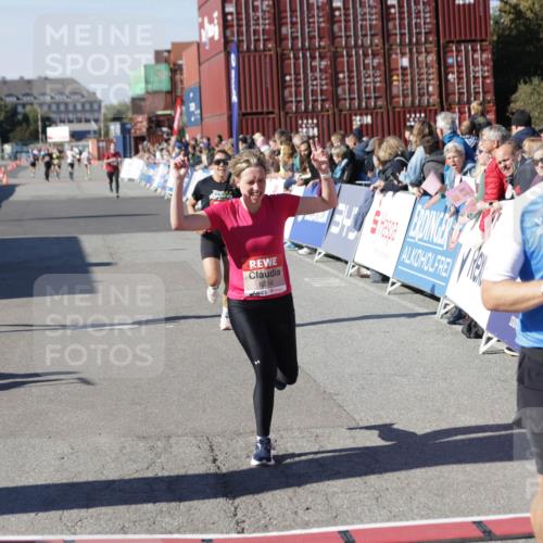 03.10.2025 - Köhlbrandbrückenlauf Jannik Wohlers http://msf.ph/oto/9109237 03.10.2025 12:59:47 Ziel 4074, 4111, 4215, 4270, 4475, 6142, 6254, 6364, 6601, 6616, 6654, 6754 meine-sportfotos.de