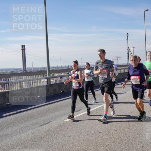 03.10.2025 - Köhlbrandbrückenlauf Michael Burmester http://msf.ph/oto/9109241 03.10.2025 12:51:49 Position 2 4756 meine-sportfotos.de