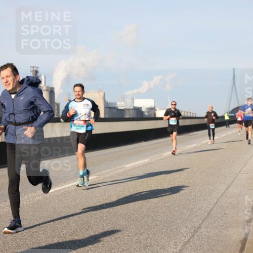 03.10.2025 - Köhlbrandbrückenlauf Lena Gebhardt http://msf.ph/oto/9109245 03.10.2025 09:41:17 Position 2 2879 meine-sportfotos.de