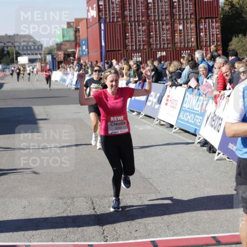 03.10.2025 - Köhlbrandbrückenlauf Jannik Wohlers http://msf.ph/oto/9109249 03.10.2025 12:59:47 Ziel 4074, 4111, 4215, 4270, 4475, 6142, 6254, 6364, 6601, 6616, 6654, 6754 meine-sportfotos.de