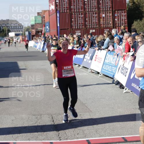 03.10.2025 - Köhlbrandbrückenlauf Jannik Wohlers http://msf.ph/oto/9109256 03.10.2025 12:59:47 Ziel 4074, 4111, 4215, 4270, 4475, 6142, 6254, 6364, 6601, 6616, 6654, 6754 meine-sportfotos.de