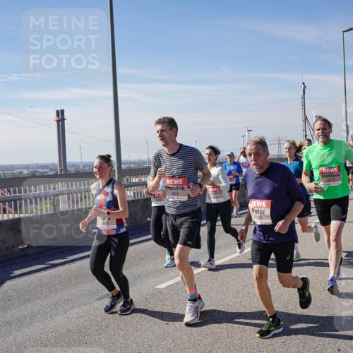 03.10.2025 - Köhlbrandbrückenlauf Michael Burmester http://msf.ph/oto/9109270 03.10.2025 12:51:49 Position 2 4816, 4876, 4756, 4721 meine-sportfotos.de