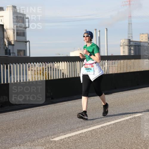 03.10.2025 - Köhlbrandbrückenlauf Lena Gebhardt http://msf.ph/oto/9109271 03.10.2025 10:14:27 Position 2 3258, 2662 meine-sportfotos.de