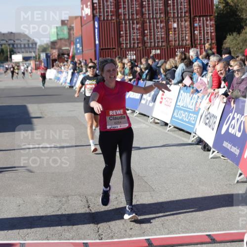 03.10.2025 - Köhlbrandbrückenlauf Jannik Wohlers http://msf.ph/oto/9109272 03.10.2025 12:59:47 Ziel 4074, 4111, 4215, 4270, 4475, 6142, 6254, 6364, 6601, 6616, 6654, 6754 meine-sportfotos.de