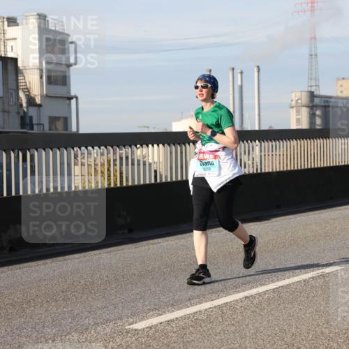 03.10.2025 - Köhlbrandbrückenlauf Lena Gebhardt http://msf.ph/oto/9109282 03.10.2025 10:14:27 Position 2 3258, 2662 meine-sportfotos.de