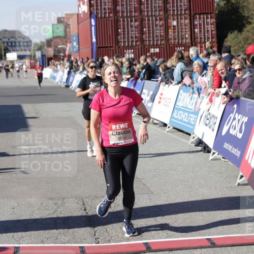 03.10.2025 - Köhlbrandbrückenlauf Jannik Wohlers http://msf.ph/oto/9109290 03.10.2025 12:59:47 Ziel 4074, 4111, 4215, 4270, 4475, 6142, 6254, 6364, 6601, 6616, 6654, 6754 meine-sportfotos.de