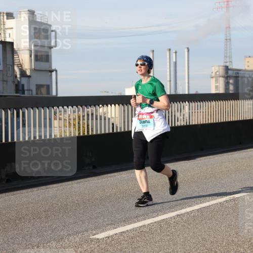 03.10.2025 - Köhlbrandbrückenlauf Lena Gebhardt http://msf.ph/oto/9109291 03.10.2025 10:14:27 Position 2 3258, 2662 meine-sportfotos.de