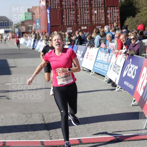 03.10.2025 - Köhlbrandbrückenlauf Jannik Wohlers http://msf.ph/oto/9109318 03.10.2025 12:59:48 Ziel 4074, 4111, 4215, 4270, 6142, 6254, 6364, 6601, 6616, 6654, 6754 meine-sportfotos.de