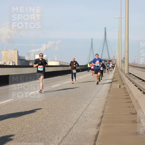 03.10.2025 - Köhlbrandbrückenlauf Lena Gebhardt http://msf.ph/oto/9109323 03.10.2025 09:41:18 Position 2  meine-sportfotos.de