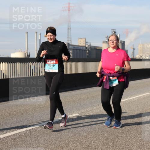 03.10.2025 - Köhlbrandbrückenlauf Lena Gebhardt http://msf.ph/oto/9109327 03.10.2025 10:14:28 Position 2 3258, 2662, 2440, 513 meine-sportfotos.de