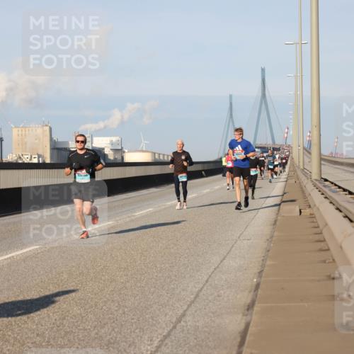 03.10.2025 - Köhlbrandbrückenlauf Lena Gebhardt http://msf.ph/oto/9109364 03.10.2025 09:41:19 Position 2  meine-sportfotos.de