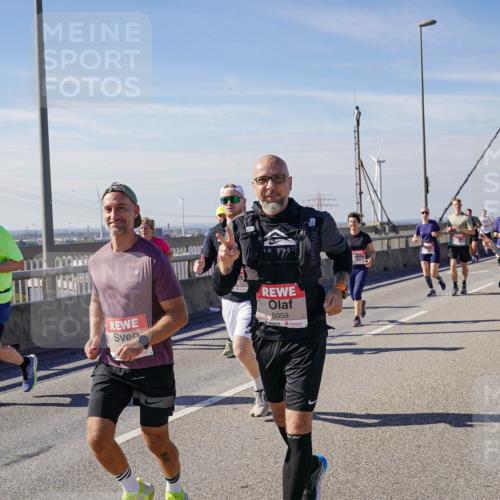 03.10.2025 - Köhlbrandbrückenlauf Michael Burmester http://msf.ph/oto/9109378 03.10.2025 12:51:53 Position 2 5059 meine-sportfotos.de