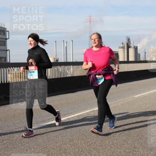 03.10.2025 - Köhlbrandbrückenlauf Lena Gebhardt http://msf.ph/oto/9109381 03.10.2025 10:14:28 Position 2 2662, 2440 meine-sportfotos.de