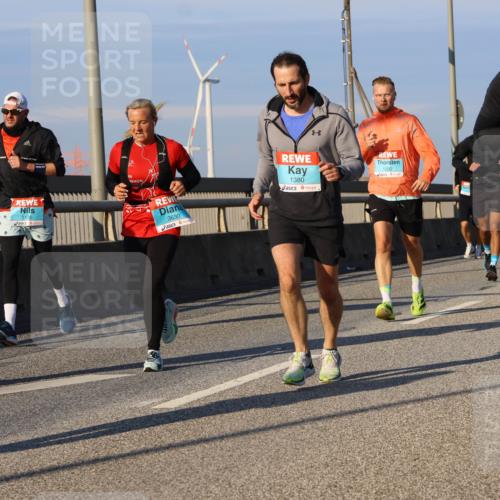 03.10.2025 - Köhlbrandbrückenlauf Strokosch-Dieckow http://msf.ph/oto/9109383 03.10.2025 09:40:29 Position 2 1130, 3630, 1380, 1292, 3790 meine-sportfotos.de