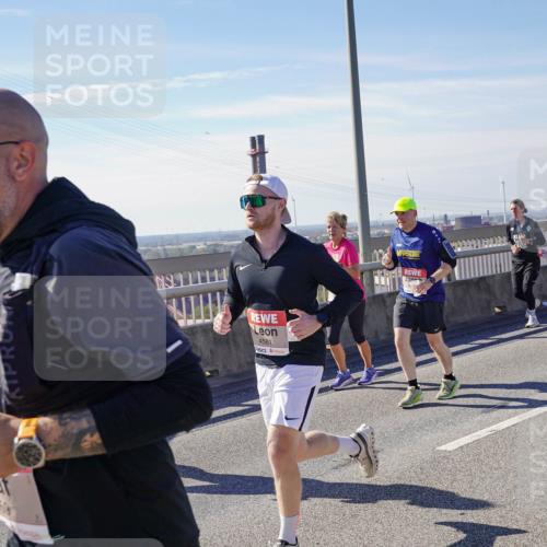 03.10.2025 - Köhlbrandbrückenlauf Michael Burmester http://msf.ph/oto/9109387 03.10.2025 12:51:54 Position 2 4581 meine-sportfotos.de