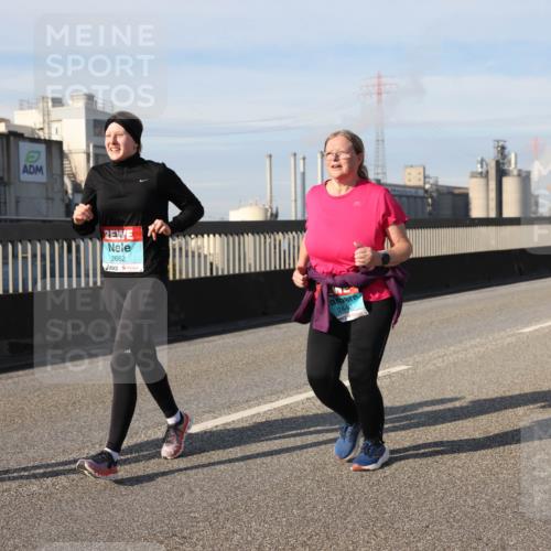 03.10.2025 - Köhlbrandbrückenlauf Lena Gebhardt http://msf.ph/oto/9109391 03.10.2025 10:14:28 Position 2 2662, 2440 meine-sportfotos.de