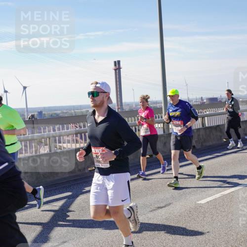 03.10.2025 - Köhlbrandbrückenlauf Michael Burmester http://msf.ph/oto/9109398 03.10.2025 12:51:54 Position 2 4581 meine-sportfotos.de