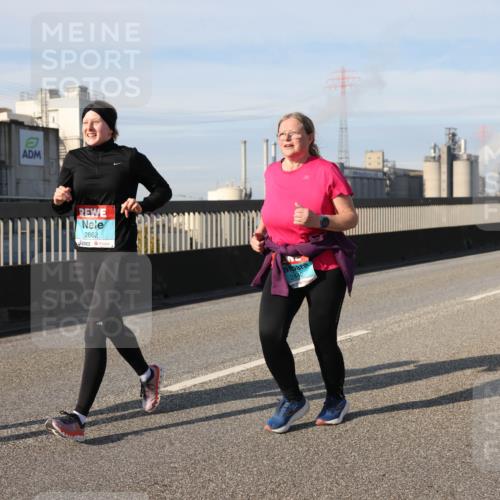 03.10.2025 - Köhlbrandbrückenlauf Lena Gebhardt http://msf.ph/oto/9109402 03.10.2025 10:14:28 Position 2 2662, 2440 meine-sportfotos.de