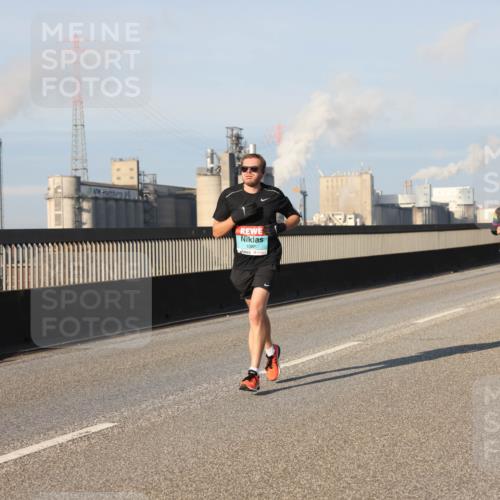 03.10.2025 - Köhlbrandbrückenlauf Lena Gebhardt http://msf.ph/oto/9109407 03.10.2025 09:41:20 Position 2 1085 meine-sportfotos.de