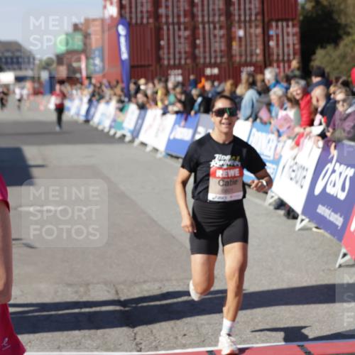 03.10.2025 - Köhlbrandbrückenlauf Jannik Wohlers http://msf.ph/oto/9109409 03.10.2025 12:59:49 Ziel 4074, 4111, 4215, 4554, 6142, 6254, 6364, 6601, 6616, 6654, 6754 meine-sportfotos.de