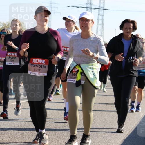 03.10.2025 - Köhlbrandbrückenlauf Strokosch-Dieckow http://msf.ph/oto/9109410 03.10.2025 12:24:26 Position 3 55, 4575, 5017, 457, 5557 meine-sportfotos.de