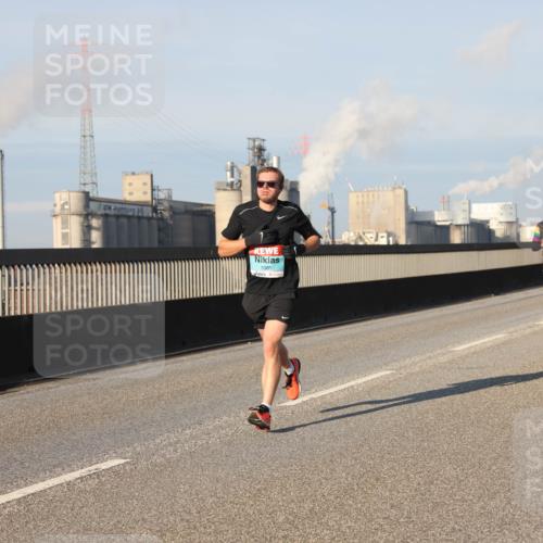03.10.2025 - Köhlbrandbrückenlauf Lena Gebhardt http://msf.ph/oto/9109419 03.10.2025 09:41:20 Position 2 1085 meine-sportfotos.de