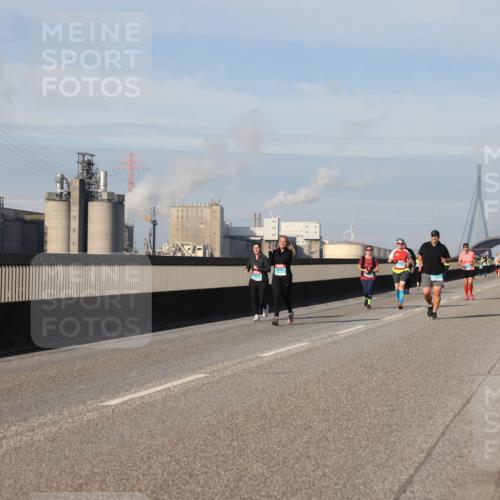 03.10.2025 - Köhlbrandbrückenlauf Lena Gebhardt http://msf.ph/oto/9109425 03.10.2025 10:14:36 Position 2  meine-sportfotos.de