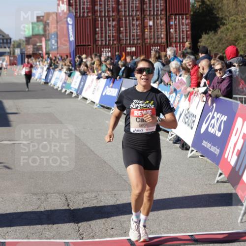 03.10.2025 - Köhlbrandbrückenlauf Jannik Wohlers http://msf.ph/oto/9109426 03.10.2025 12:59:49 Ziel 4074, 4111, 4215, 4554, 6142, 6254, 6364, 6601, 6616, 6654, 6754 meine-sportfotos.de