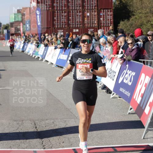03.10.2025 - Köhlbrandbrückenlauf Jannik Wohlers http://msf.ph/oto/9109433 03.10.2025 12:59:49 Ziel 4074, 4111, 4215, 4554, 6142, 6254, 6364, 6601, 6616, 6654, 6754 meine-sportfotos.de