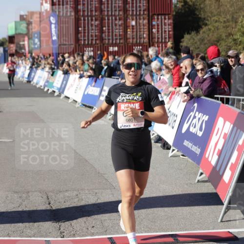 03.10.2025 - Köhlbrandbrückenlauf Jannik Wohlers http://msf.ph/oto/9109438 03.10.2025 12:59:49 Ziel 4074, 4111, 4215, 4554, 6142, 6254, 6364, 6601, 6616, 6654, 6754 meine-sportfotos.de