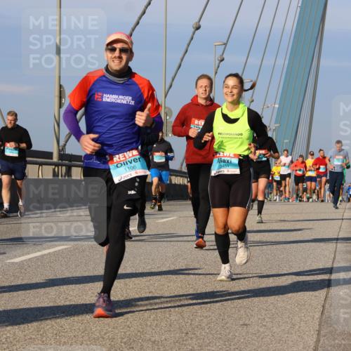 03.10.2025 - Köhlbrandbrückenlauf Strokosch-Dieckow http://msf.ph/oto/9109439 03.10.2025 09:40:33 Position 2 1280, 50, 2024, 1106, 3454 meine-sportfotos.de