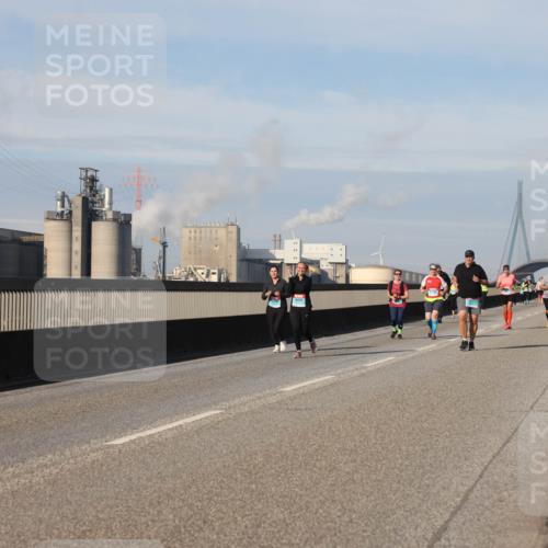 03.10.2025 - Köhlbrandbrückenlauf Lena Gebhardt http://msf.ph/oto/9109446 03.10.2025 10:14:36 Position 2  meine-sportfotos.de