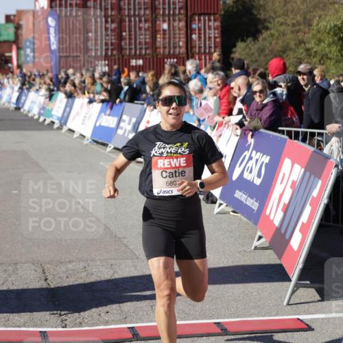 03.10.2025 - Köhlbrandbrückenlauf Jannik Wohlers http://msf.ph/oto/9109452 03.10.2025 12:59:49 Ziel 4074, 4111, 4215, 4554, 6142, 6254, 6364, 6601, 6616, 6654, 6754 meine-sportfotos.de