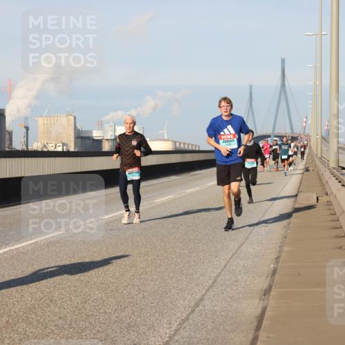03.10.2025 - Köhlbrandbrückenlauf Lena Gebhardt http://msf.ph/oto/9109471 03.10.2025 09:41:21 Position 2 1230 meine-sportfotos.de