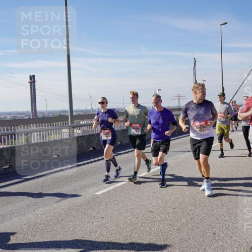 03.10.2025 - Köhlbrandbrückenlauf Michael Burmester http://msf.ph/oto/9109472 03.10.2025 12:51:57 Position 2 5814 meine-sportfotos.de
