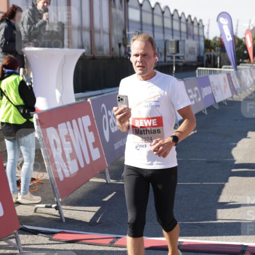 03.10.2025 - Köhlbrandbrückenlauf Jannik Wohlers http://msf.ph/oto/9109474 03.10.2025 12:59:50 Ziel 4074, 4111, 4215, 4554, 6142, 6254, 6364, 6601, 6654, 6754 meine-sportfotos.de
