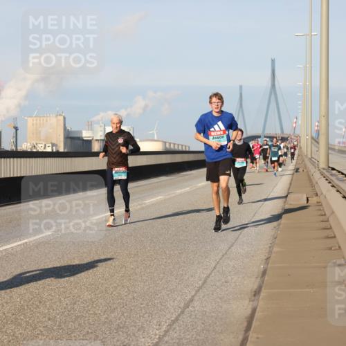 03.10.2025 - Köhlbrandbrückenlauf Lena Gebhardt http://msf.ph/oto/9109484 03.10.2025 09:41:21 Position 2  meine-sportfotos.de