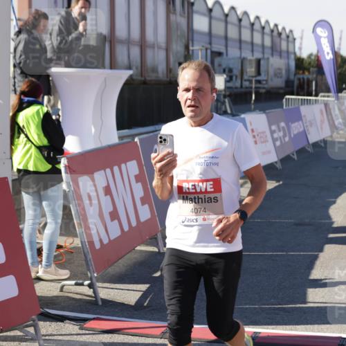03.10.2025 - Köhlbrandbrückenlauf Jannik Wohlers http://msf.ph/oto/9109486 03.10.2025 12:59:50 Ziel 4074, 4111, 4215, 4554, 6142, 6254, 6364, 6601, 6654, 6754 meine-sportfotos.de