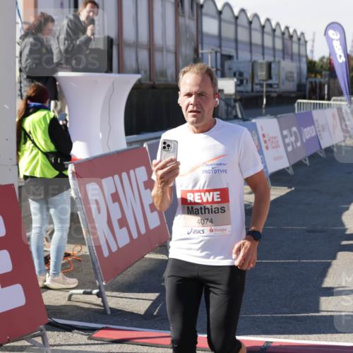 03.10.2025 - Köhlbrandbrückenlauf Jannik Wohlers http://msf.ph/oto/9109492 03.10.2025 12:59:50 Ziel 4074, 4111, 4215, 4554, 6142, 6254, 6364, 6601, 6654, 6754 meine-sportfotos.de
