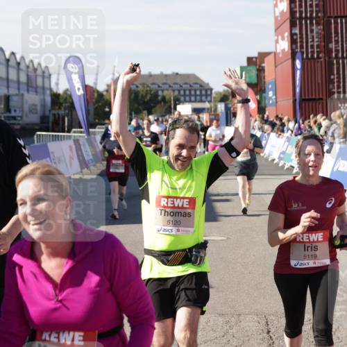03.10.2025 - Köhlbrandbrückenlauf Jannik Wohlers http://msf.ph/oto/9109493 03.10.2025 13:29:45 Ziel 4629, 4660, 4714, 4720, 4733, 5119, 5120, 5260, 5333, 5482, 5574, 6066, 6093, 6215, 6439 meine-sportfotos.de