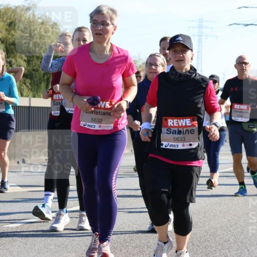 03.10.2025 - Köhlbrandbrückenlauf Strokosch-Dieckow http://msf.ph/oto/9109494 03.10.2025 12:24:37 Position 3 53, 5425, 53, 5632, 5633, 5246, 5248 meine-sportfotos.de