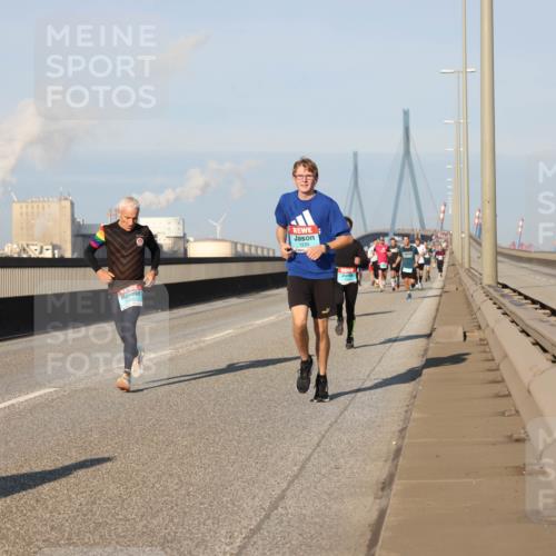 03.10.2025 - Köhlbrandbrückenlauf Lena Gebhardt http://msf.ph/oto/9109495 03.10.2025 09:41:22 Position 2 1230 meine-sportfotos.de