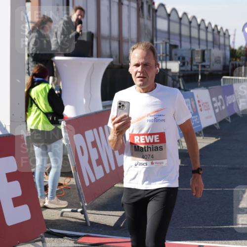 03.10.2025 - Köhlbrandbrückenlauf Jannik Wohlers http://msf.ph/oto/9109506 03.10.2025 12:59:50 Ziel 4074, 4111, 4215, 4554, 6142, 6254, 6364, 6601, 6654, 6754 meine-sportfotos.de