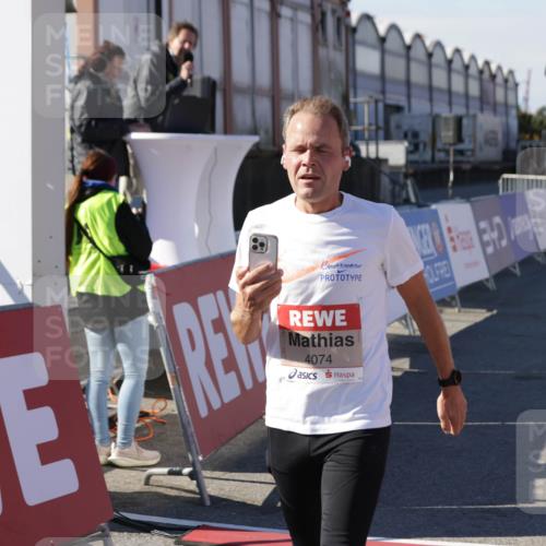 03.10.2025 - Köhlbrandbrückenlauf Jannik Wohlers http://msf.ph/oto/9109509 03.10.2025 12:59:50 Ziel 4074, 4111, 4215, 4554, 6142, 6254, 6364, 6601, 6654, 6754 meine-sportfotos.de