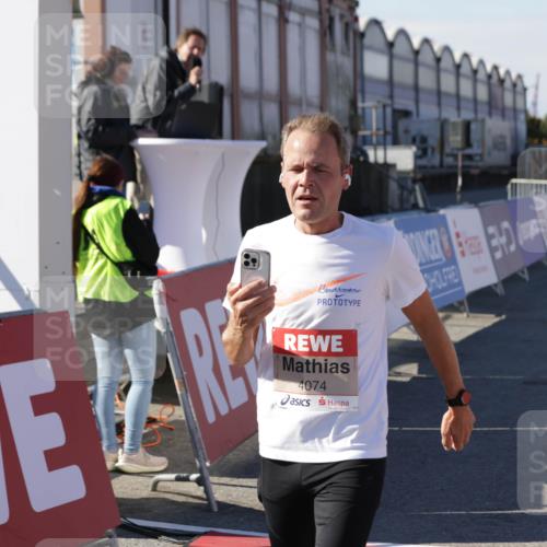 03.10.2025 - Köhlbrandbrückenlauf Jannik Wohlers http://msf.ph/oto/9109513 03.10.2025 12:59:51 Ziel 4074, 4554, 6142, 6254, 6364, 6601, 6654, 6754 meine-sportfotos.de