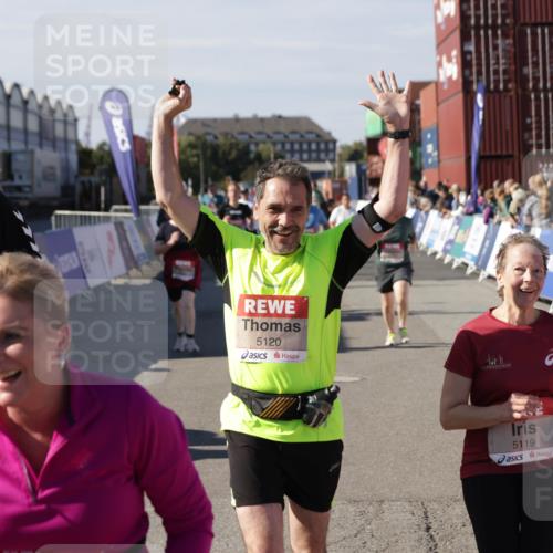 03.10.2025 - Köhlbrandbrückenlauf Jannik Wohlers http://msf.ph/oto/9109517 03.10.2025 13:29:45 Ziel 4629, 4660, 4714, 4720, 4733, 5119, 5120, 5260, 5333, 5482, 5574, 6066, 6093, 6215, 6439 meine-sportfotos.de