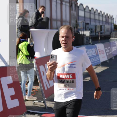 03.10.2025 - Köhlbrandbrückenlauf Jannik Wohlers http://msf.ph/oto/9109520 03.10.2025 12:59:51 Ziel 4074, 4554, 6142, 6254, 6364, 6601, 6654, 6754 meine-sportfotos.de