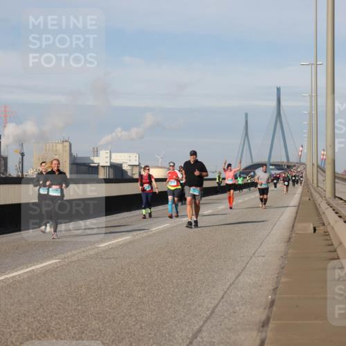 03.10.2025 - Köhlbrandbrückenlauf Lena Gebhardt http://msf.ph/oto/9109526 03.10.2025 10:14:38 Position 2  meine-sportfotos.de