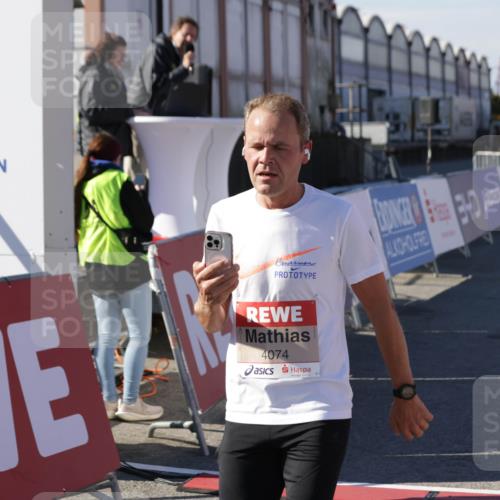 03.10.2025 - Köhlbrandbrückenlauf Jannik Wohlers http://msf.ph/oto/9109528 03.10.2025 12:59:51 Ziel 4074, 4554, 6142, 6254, 6364, 6601, 6654, 6754 meine-sportfotos.de