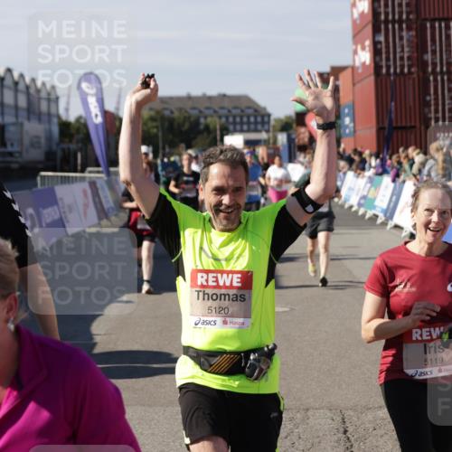03.10.2025 - Köhlbrandbrückenlauf Jannik Wohlers http://msf.ph/oto/9109530 03.10.2025 13:29:45 Ziel 4629, 4660, 4714, 4720, 4733, 5119, 5120, 5260, 5333, 5482, 5574, 6066, 6093, 6215, 6439 meine-sportfotos.de
